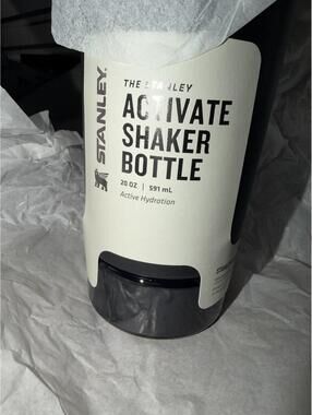 Stanley Activate Shaker Bottle 20 oz | Leakproof Insulated| Brand New In Box